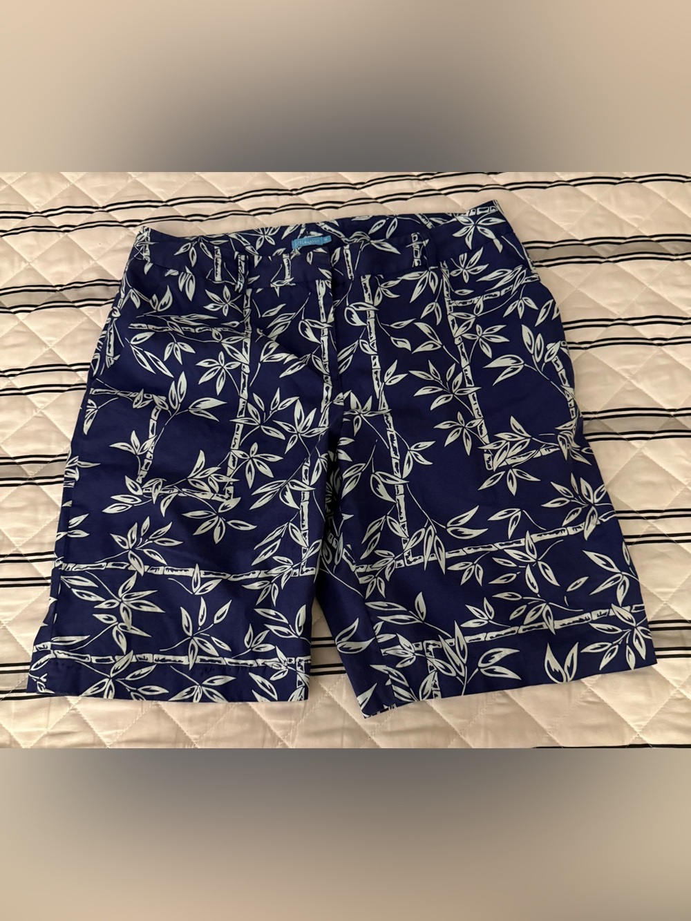 J. McLaughlin Women’s size 10 shorts EUC never worn soft durable quality USA